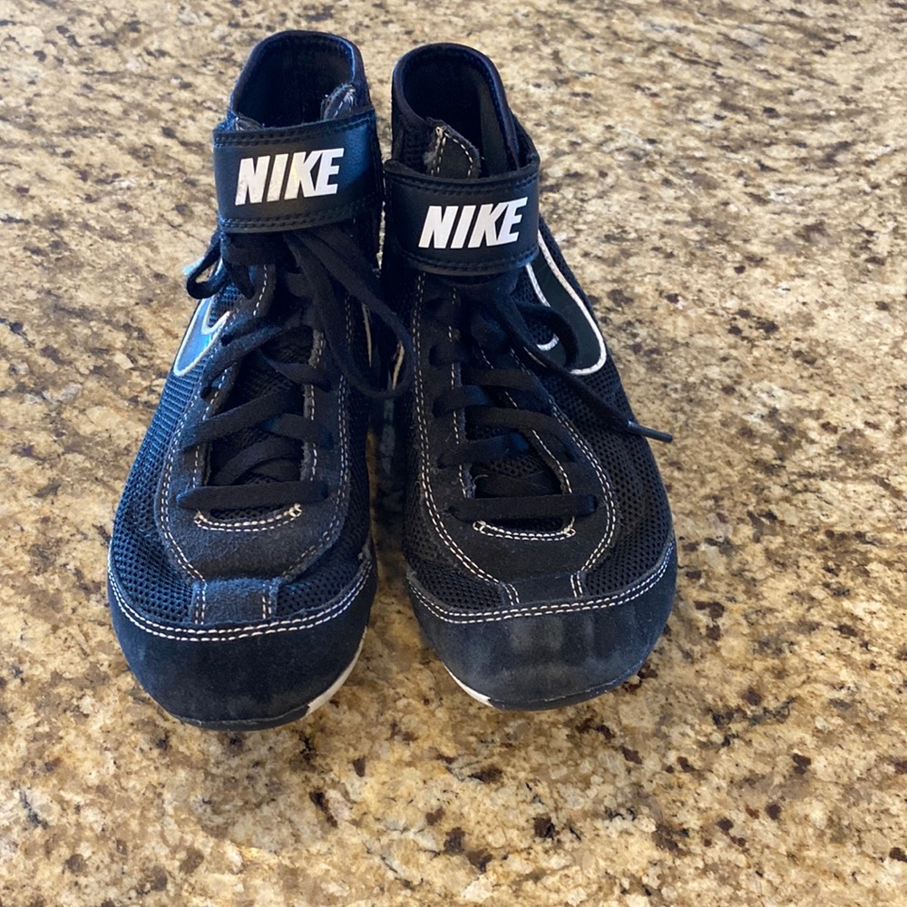 Youth Wrestling Shoes Nike size 4, excellent condition